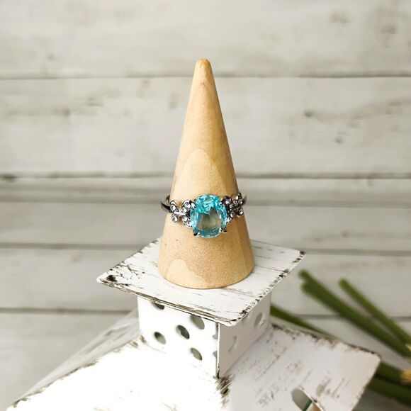 NEW Oval Blue Topaz w/Rhinestone Silver Tone Ring Size 7.5 Solitaire Chic - Picture 1 of 4